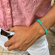 Load image into Gallery viewer, Bracelet Gourmette Tissé en Fil de Satin Turquoise et Chaine en Plaqué Or