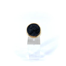 Load image into Gallery viewer, Bague Ronde en Plaqué Or et Résine Noire Motif Statue Grecque