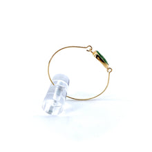 Load image into Gallery viewer, Jonc en Plaqué Or Motif Cygne Ovale en Résine Verte