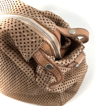 Charger l'image dans la galerie, Sac PLAZA en Cuir Perforé Latte