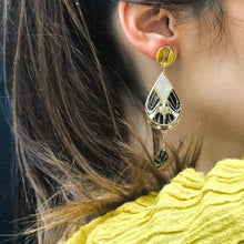 Load image into Gallery viewer, Boucles d'Oreilles HAWAÏ GM en Nacre et Plumes