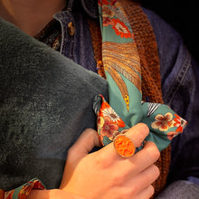 Load image into Gallery viewer, Large Bague en Plexiglas et Résine Orange Motif Lion