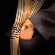 Load image into Gallery viewer, Jonc en Plaqué Or Motif Cygne Ovale en Résine Verte