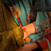 Load image into Gallery viewer, Jonc en Plaqué Or Motif Cygne Ovale en Résine Orange