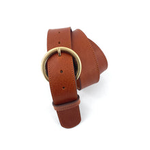 Load image into Gallery viewer, Ceinture en Cuir Camel Boucle Ronde Dorée