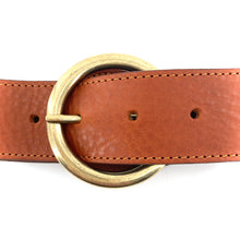 Load image into Gallery viewer, Ceinture en Cuir Camel Boucle Ronde Dorée