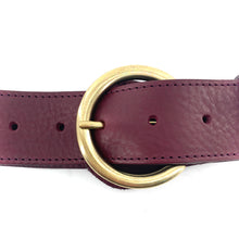 Load image into Gallery viewer, Ceinture en Cuir Bordeaux Boucle Ronde Dorée