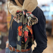 Load image into Gallery viewer, Col en Fausse Fourrure Camel / Kaki