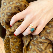 Load image into Gallery viewer, Bague VENEZIA en Nacre et Cristal Swarowski