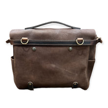 Load image into Gallery viewer, Sac POSTIER ÉCLAIR M en Cuir Café