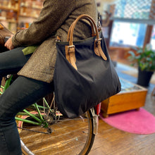 Charger l'image dans la galerie, Sac en Toile Enduite Recyclée Finition Cuir Camel