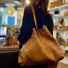 Charger l'image dans la galerie, Sac en Cuir Lavé Imprimé Croco Camel