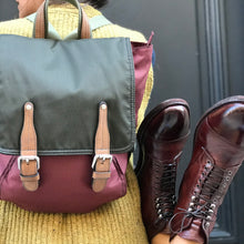 Charger l'image dans la galerie, Sac à Dos en Toile Enduite Recyclée Finition Cuir Camel