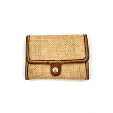 Charger l'image dans la galerie, Portefeuille en Paille Enduite et Cuir Camel