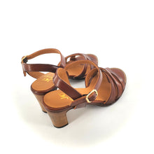Load image into Gallery viewer, Sandale à Talon en Cuir Cognac
