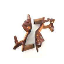 Load image into Gallery viewer, Sandale à Talon en Cuir Cognac
