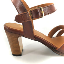 Load image into Gallery viewer, Sandale à Talon en Cuir Cognac

