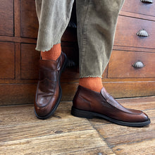 Load image into Gallery viewer, Mocassin Semi-Montant Zippé Arrière en Cuir Armagnac
