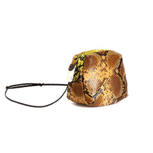 Charger l'image dans la galerie, Petit Sac Bandoulière en Cuir Imprimé Python Beige et Jaune
