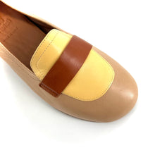 Charger l&#39;image dans la galerie, Mocassin Petit Talon Trotteur en Cuir Tricolore Beige / Jaune / Camel Ultra-Souple
