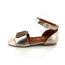 Charger l&#39;image dans la galerie, Sandale Bride Cheville Bijou Strass Ocre en Cuir Doré
