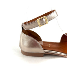 Charger l&#39;image dans la galerie, Sandale Bride Cheville Bijou Strass Ocre en Cuir Doré
