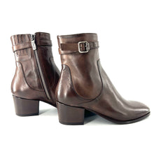 Load image into Gallery viewer, Boots Talon Trotteur Zippé Intérieur en Cuir Chocolat
