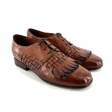 Load image into Gallery viewer, Derby Tressé Patte Frangée en Cuir Cognac Patiné
