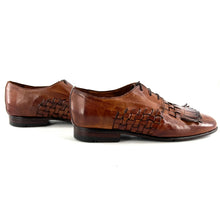 Load image into Gallery viewer, Derby Tressé Patte Frangée en Cuir Cognac Patiné
