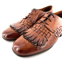 Load image into Gallery viewer, Derby Tressé Patte Frangée en Cuir Cognac Patiné
