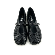 Load image into Gallery viewer, Ballerine en Cuir Vernis Perforé Noir
