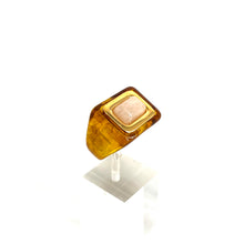 Load image into Gallery viewer, Large Bague en Acétate Tortoise et Cabochon Quartz Blanc Serti Plaqué Or
