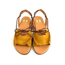 Load image into Gallery viewer, Sandale en Daim Ocre et Cuir Marron

