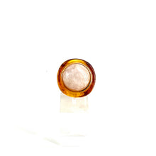 Load image into Gallery viewer, Bague Ronde en Acétate Tortoise et Cabochon Quartz Blanc Serti Plaqué Or
