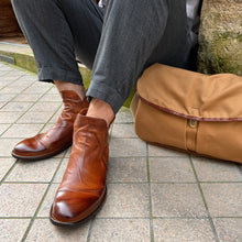 Charger l'image dans la galerie, Boots Zippé Arrière en Cuir Patiné Cognac
