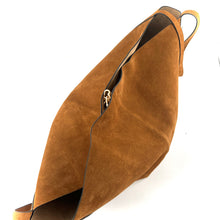 Load image into Gallery viewer, Sac DAY SIX L en Suede Gold

