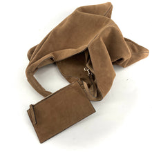 Load image into Gallery viewer, Sac DAY NINETEEN en Suede Toffee
