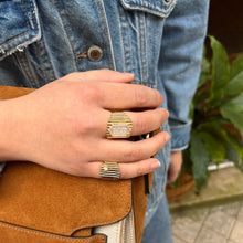 Load image into Gallery viewer, Bague de Petit Doigt LOVE en Plaqué Or et Zirconium Blanc

