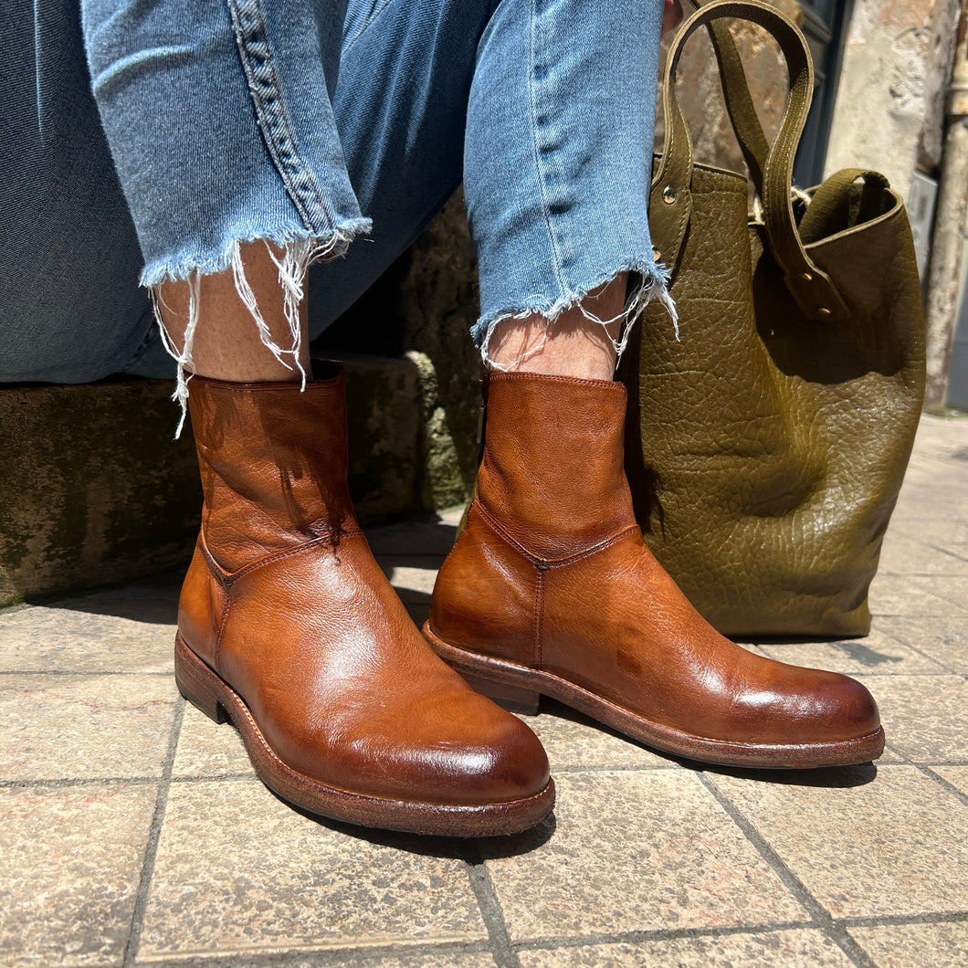 Boots Zippé Arrière en Cuir Cognac