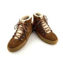 Load image into Gallery viewer, Chaussure Lacets Fourrée LAYLA en Daim Camel
