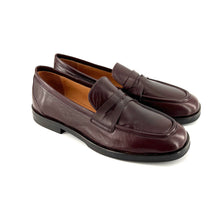 Load image into Gallery viewer, Mocassin en Cuir Bordeaux

