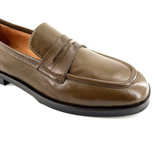 Charger l'image dans la galerie, Mocassin Ultra-Souple en Cuir Kaki
