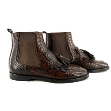 Load image into Gallery viewer, Boots Élastiqué Façon Mocassin en Python Marron
