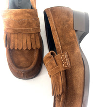 Charger l'image dans la galerie, Mocassin Petit Talon Trotteur Patte Frangée en Daim Café
