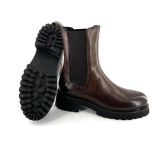 Charger l'image dans la galerie, Chelsea Boots Semelle Crantée en Cuir Marron
