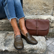 Charger l'image dans la galerie, Mocassin Ultra-Souple en Cuir Kaki
