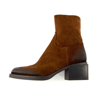 Load image into Gallery viewer, Boots Talon Trotteur Zippé Intérieur en Daim Cigare
