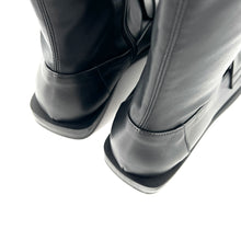 Load image into Gallery viewer, Botte Mocassin en Cuir Noir
