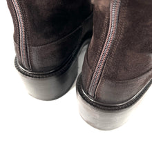 Charger l'image dans la galerie, Boots Talon Trotteur Zippé Arrière en Daim Marron
