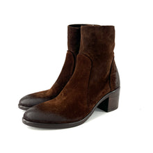 Load image into Gallery viewer, Boots Talon Trotteur Zippé Intérieur en Daim Café
